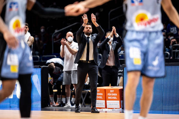 也彻底点燃 也彻底点燃