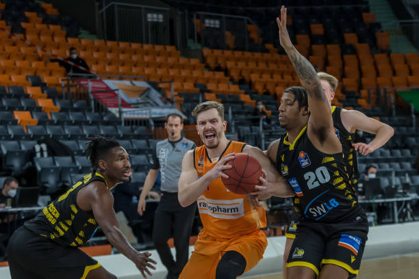 间内冲上趋 间内冲上趋