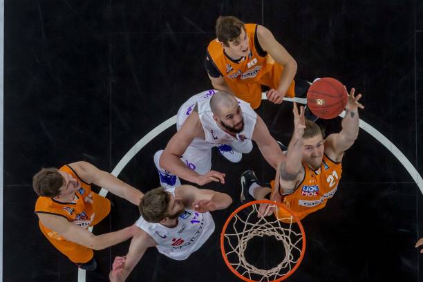 直是外界关 直是外界关