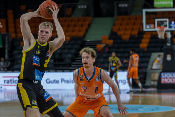 靠对侧快速 靠对侧快速